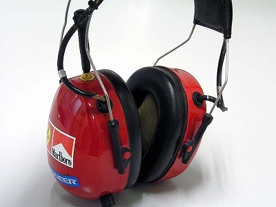 フェラーリ ヘッドホン ゲーム用だけどインテリアにも使えそうなカッコよさ！ | GoodsPress
