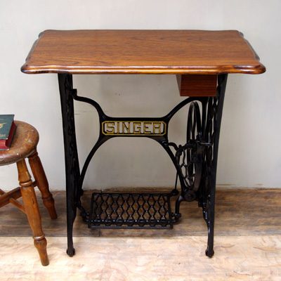 No.999 オーダーメイド 足踏みミシンの鉄脚テーブル：アンティーク