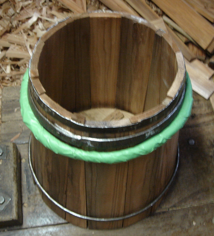 酒樽屋日誌: 吉野杉を使った木樽の作り方 その4 鉄輪（かなわ）