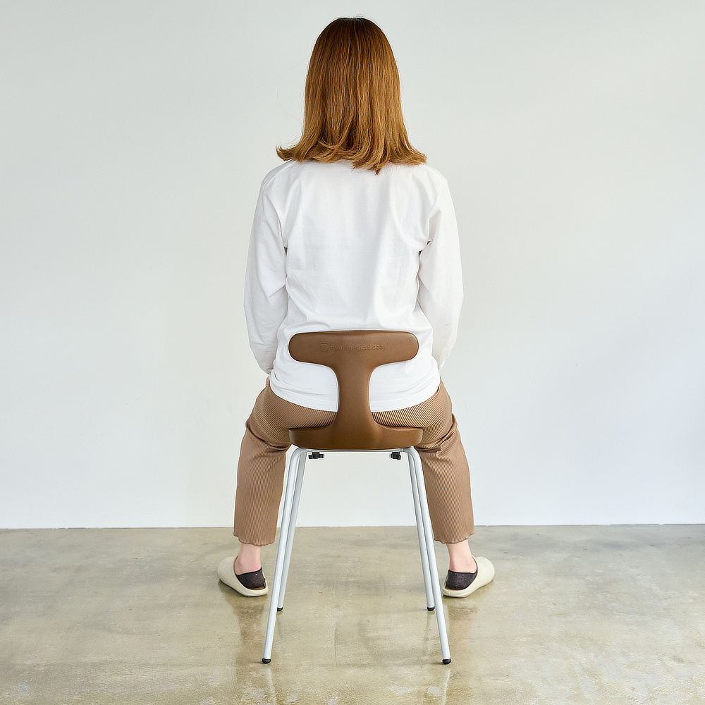 スツール》健康医療アワード受賞 腰・姿勢・集中力に、“座るだけ