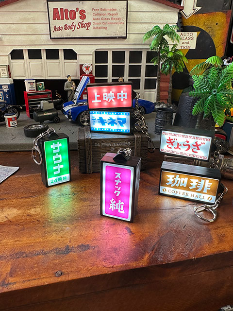 楽天市場】昭和の哀愁漂う ニューレトロ 光る看板キーホルダー