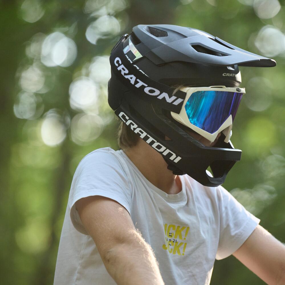 楽天市場】【CRATONI】MAD CAT キッズヘルメット MIPS搭載 S-Mサイズ