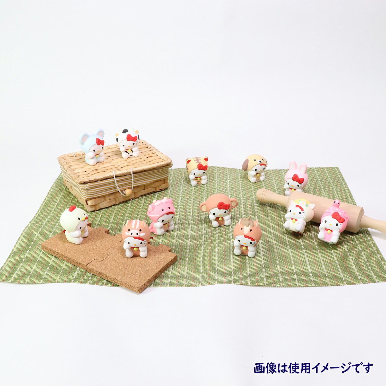 楽天市場】ハローキティ 十二支開運占い 巳 [本体：約35×35×40mm