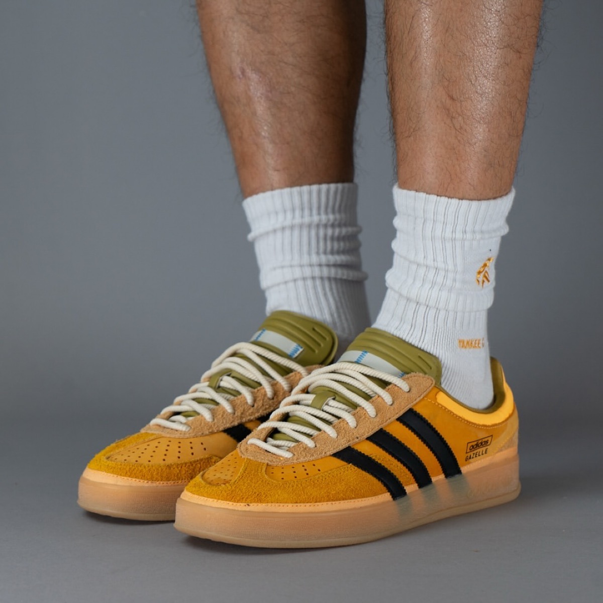 Bad Bunny x adidas Gazelle Indoor “Solar Gold”が10月1日より発売