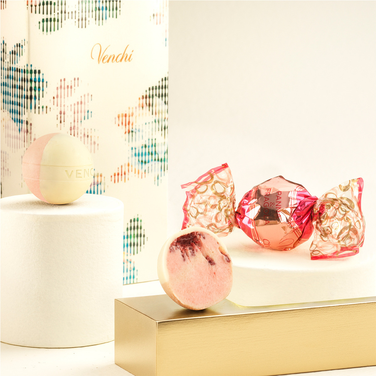 ストロベリークリーム チョコムース 8個入 420552｜ヴェンキ｜Venchi