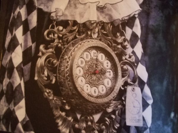 アリスが落ちた穴の中 Dark Märchen Show!!」豪華版 ART ALBUM＋DVD