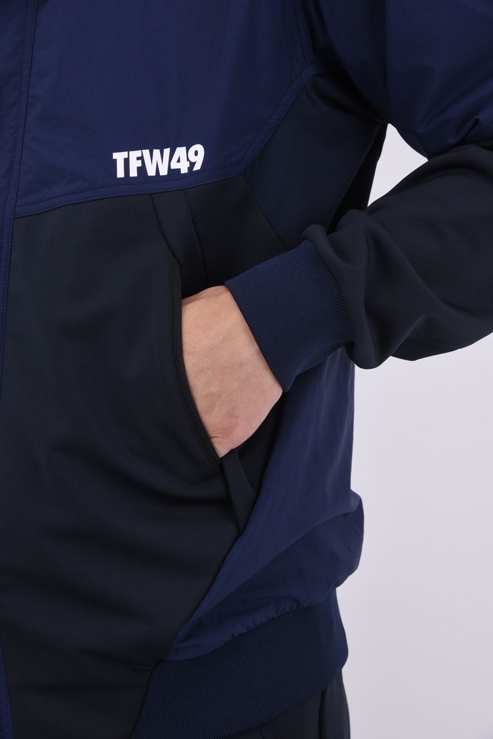 TFW49 - COMBINATION HOODED JACKET / バックロゴ コンビネーション