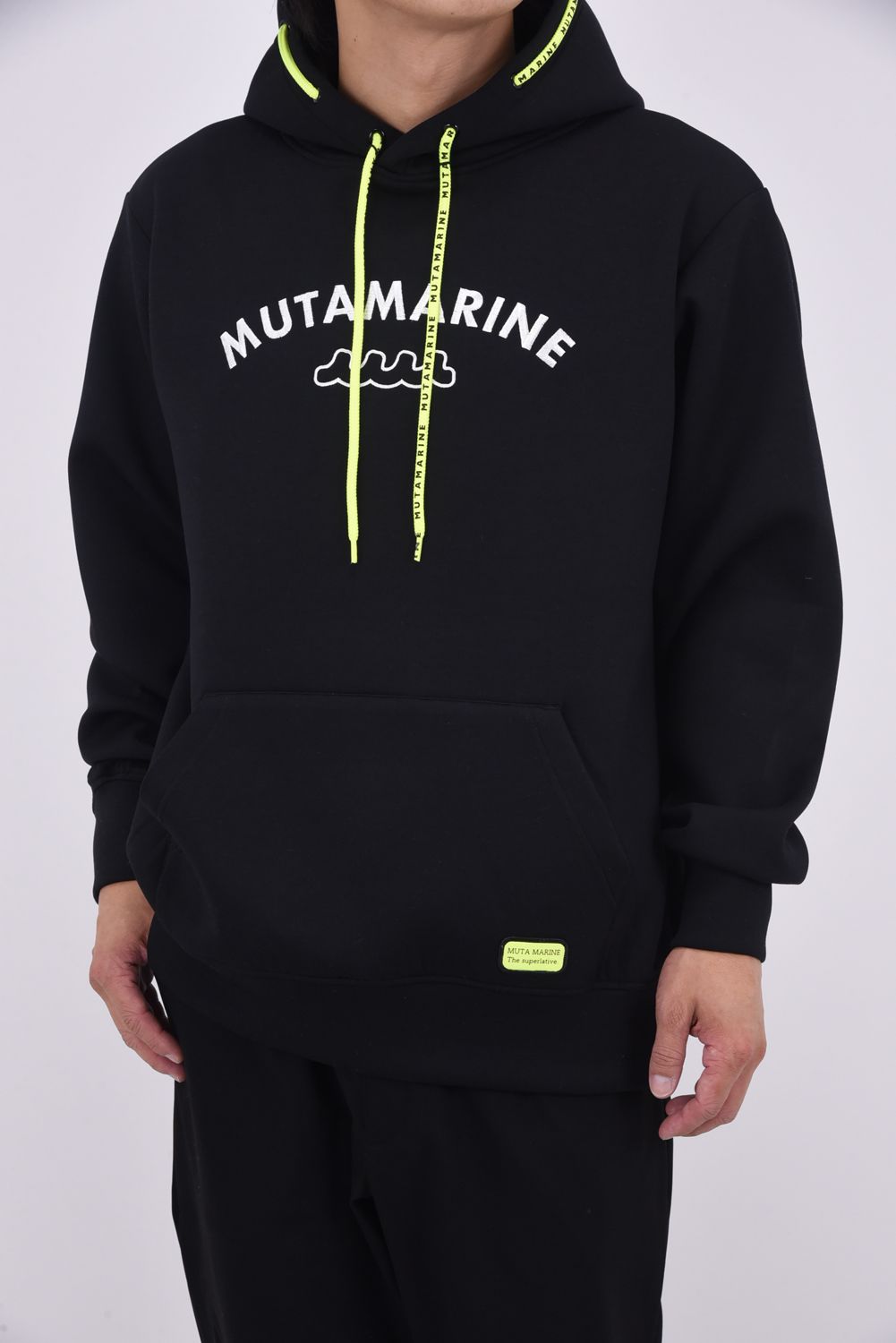 muta - 【25AW】 AROUND SPINDLE HOODIE / ダンボール素材 ブランド