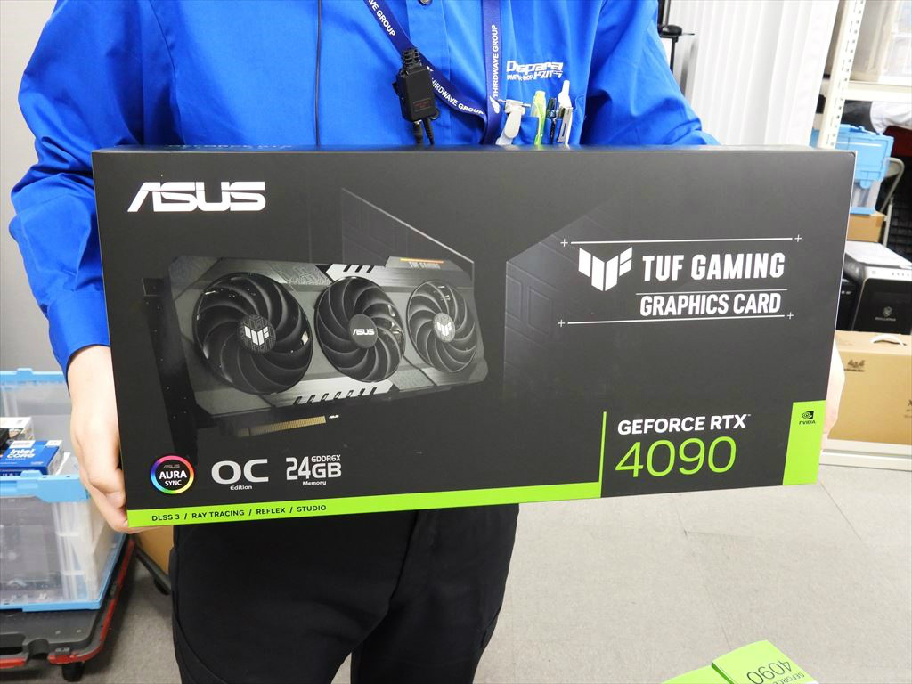 コンパクトになった「TUF Gaming GeForce RTX 4090 OG OC Edition」が