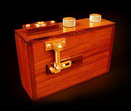 Zero2000】木製高級ピンホールカメラはエーパワーへ