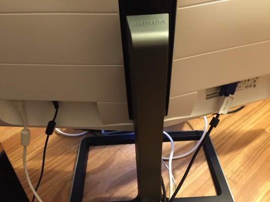 2つの19インチディスプレイが1つに！デュアルディスプレイがより便利に