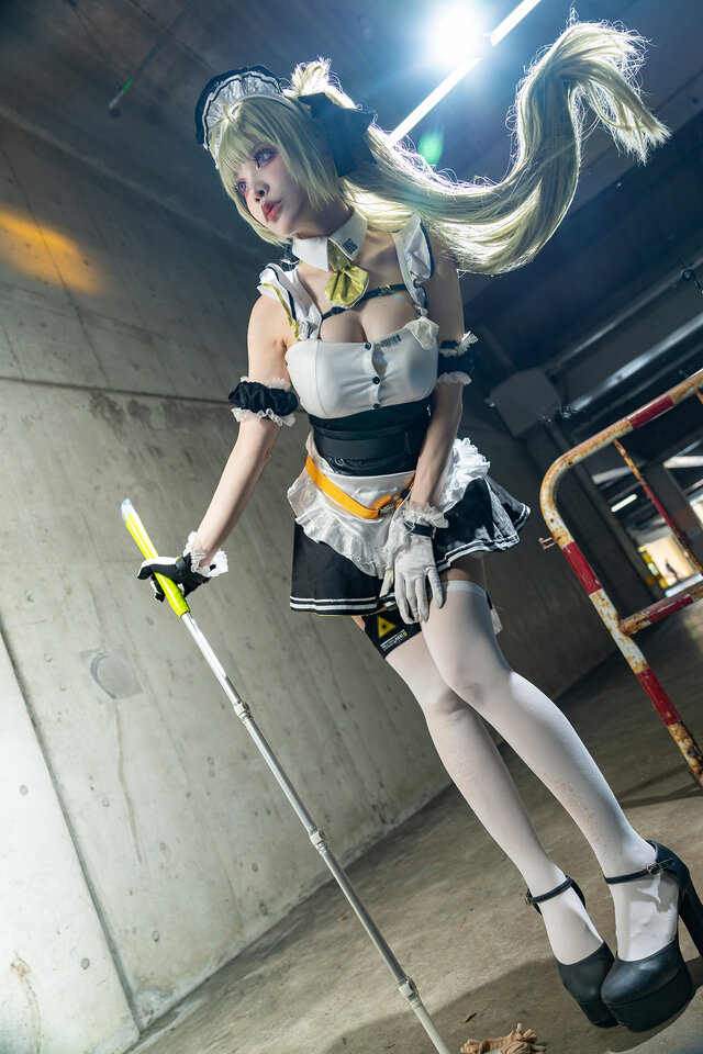 コスプレ】無防備すぎる“お掃除メイド”に目が釘付け！『NIKKE』ソーダ