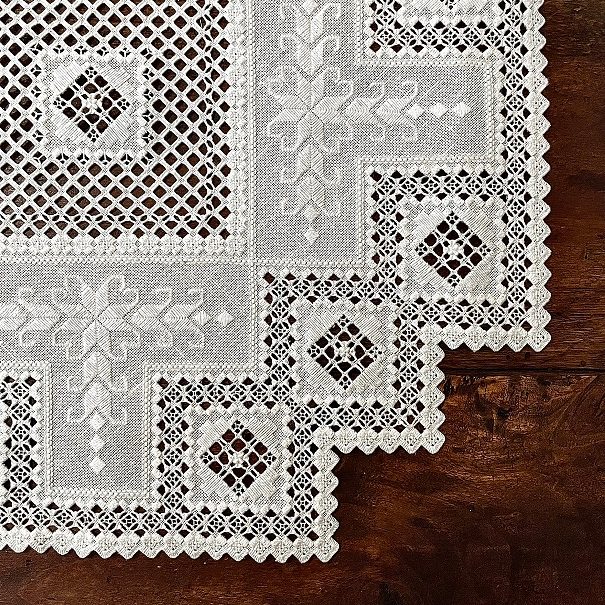 12 レースのように美しい、ハーダンガー刺繍 | お役立ち情報｜岩田屋