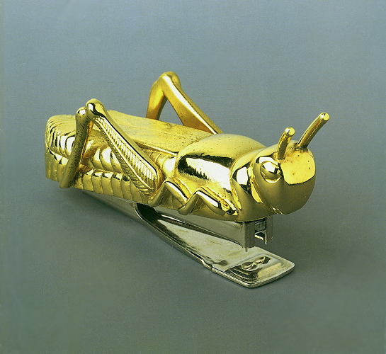 幸運のバッタ”のホチキス／虫のオブジェ -- 公益社団法人農林水産