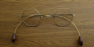 八角形やじろべえメガネ