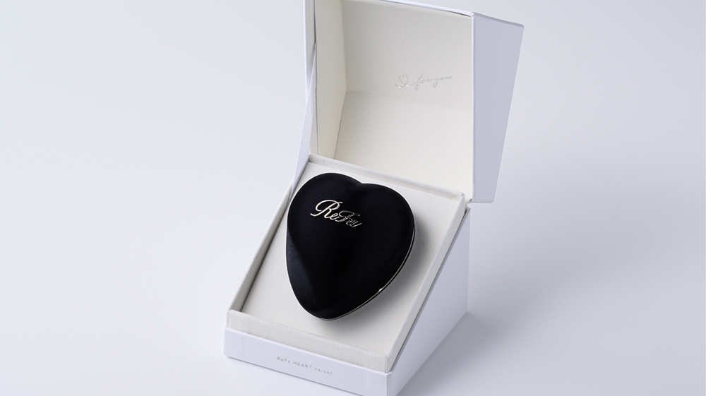 天然毛でみがく。梳かすたび気品あふれるツヤメイクブラシ。「ReFa