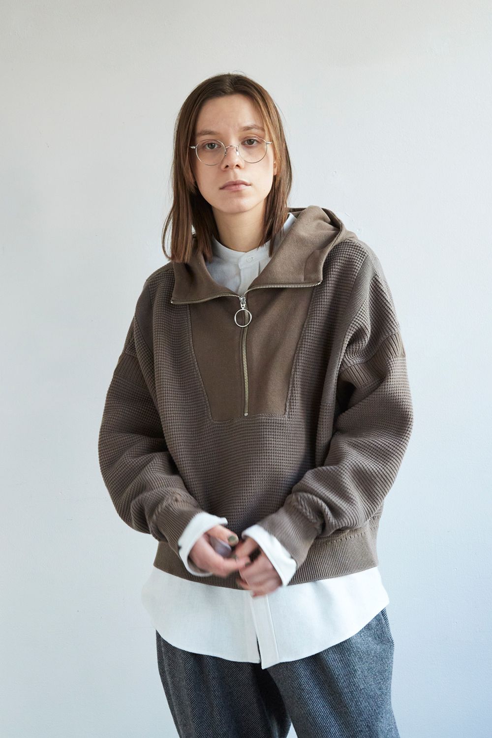 YASHIKI - 【ラスト1点】Tasogare High Neck Hoodie(MOCHA) | Salty