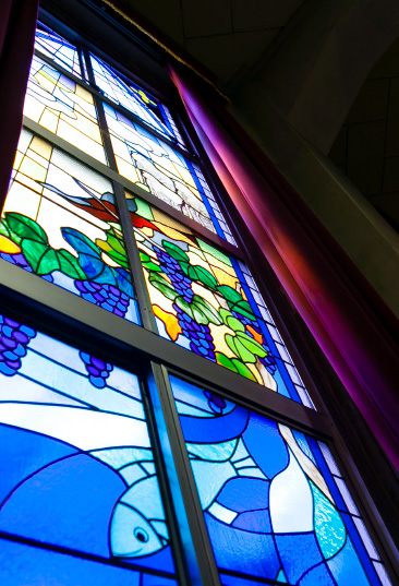 光の聖書 〜マロリーホールのステンドグラスで学ぶ〜 | 学校法人 西南