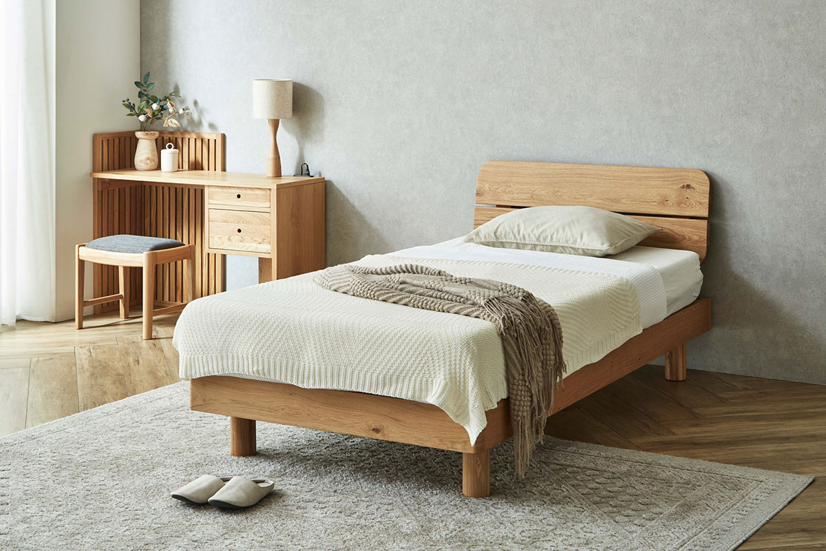 ラスク2｜シェララフィアのベッドフレーム 節有りのオーク材を使った