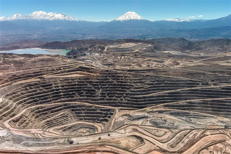 鉱山経営に参画し、銅を安定的に供給し続ける | 住友商事