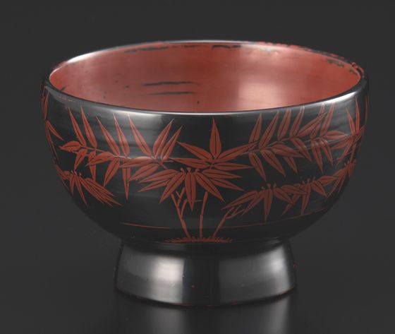 時代椀 絵替り漆絵シリーズは、先達の残した椀のデザインを復刻した
