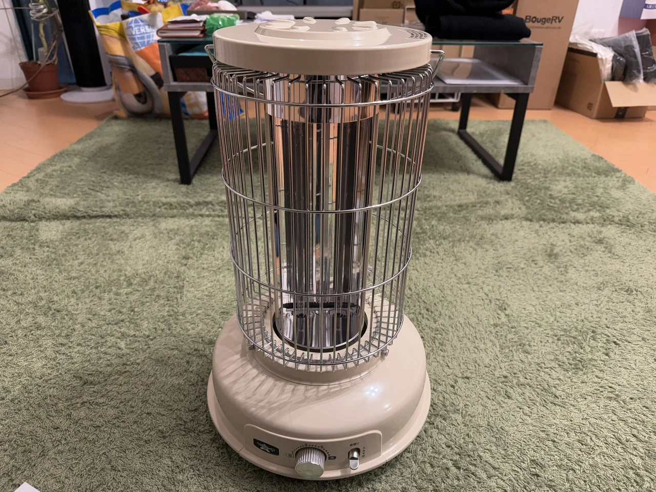 アラジン グラファイトフレームヒーター』レビュー、スイッチを入れて