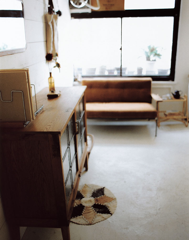 GATTO GLASS CABINET | TRUCK FURNITURE