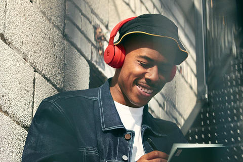 Beats初のオンイヤーNCヘッドフォン「Solo Pro」。29,800円 - AV Watch