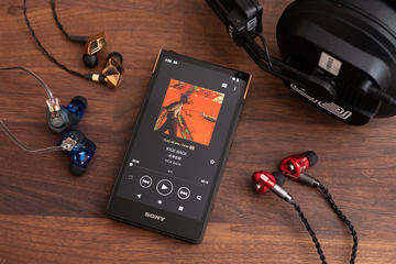 ソニー、初音ミク16周年デザインのウォークマン - AV Watch