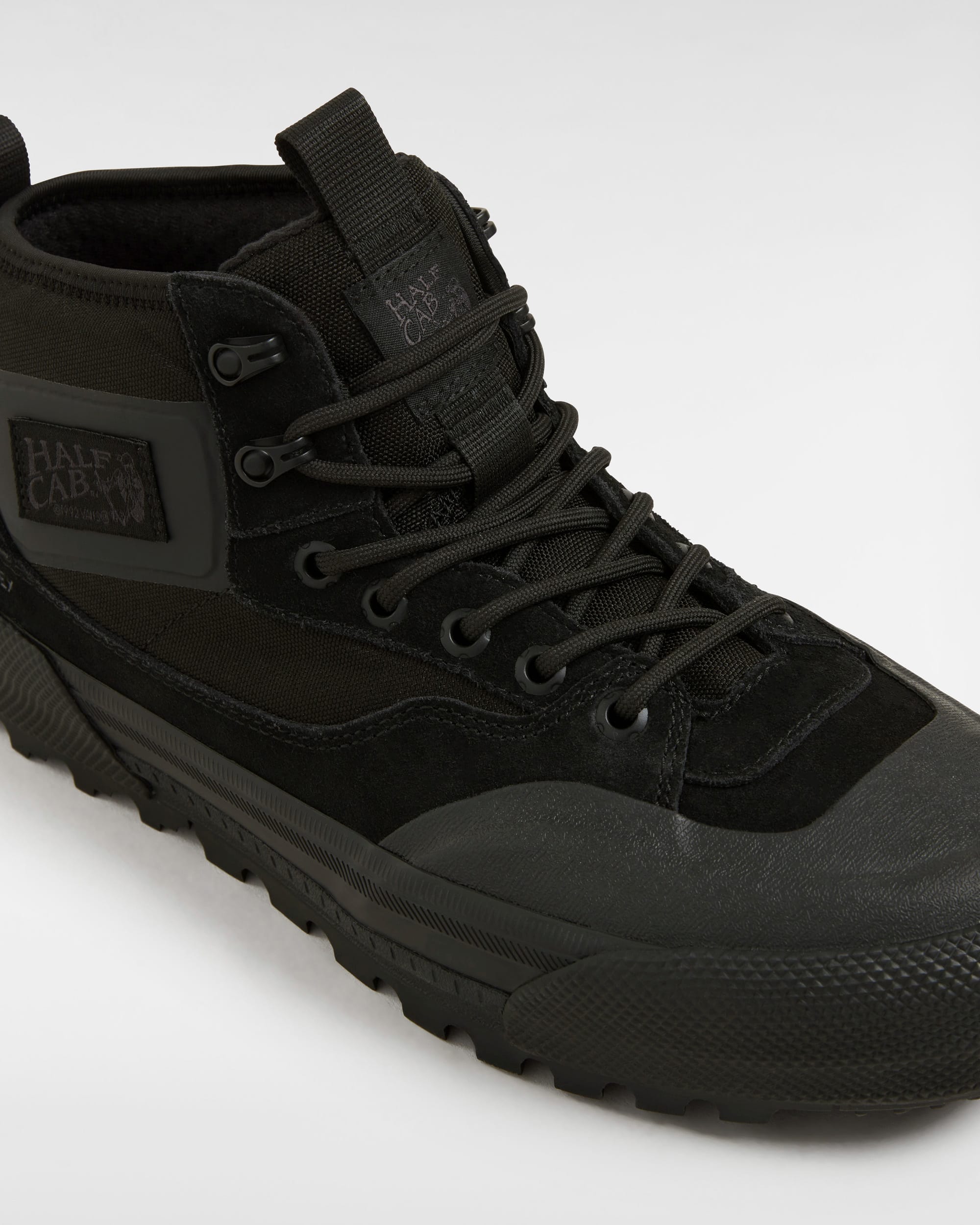 MTE Half Cab Gore-Tex Shoes in Black| Vans UK