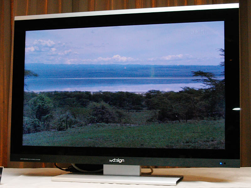 飯塚元アキア社長が液晶テレビメーカー「バイ・デザイン」設立