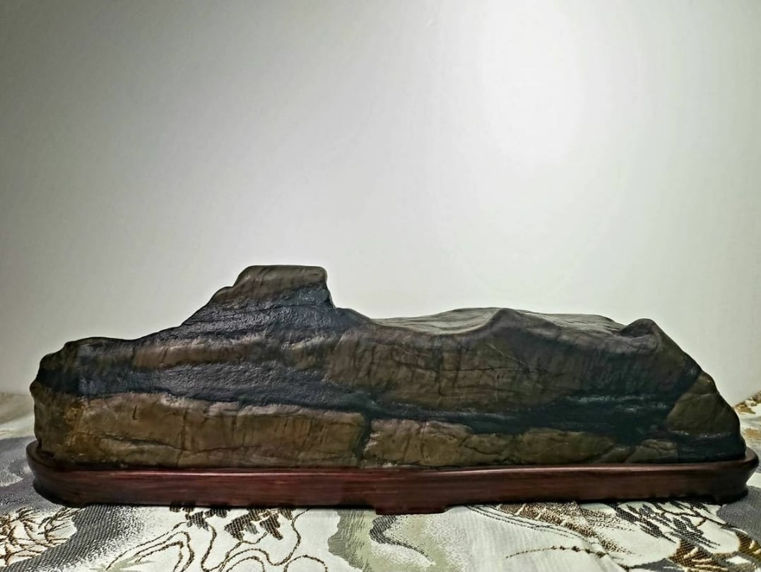 信濃美術石博物館】水石 瀬田川虎石(*平成天皇退位会見の虎石と旧所蔵