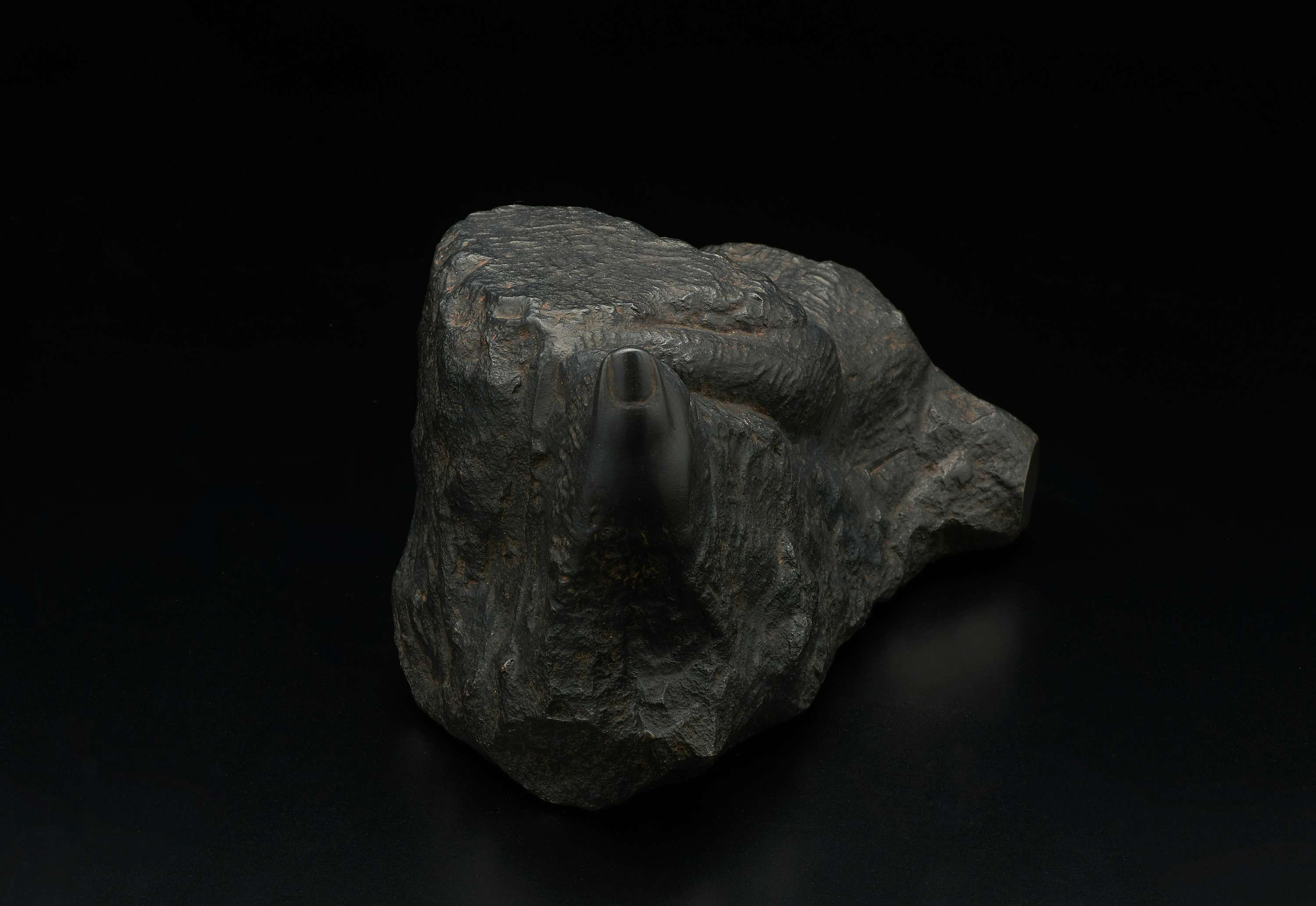 伝統的な大理石やブロンズ彫刻を、いかに現代に適応させるか？ 三矢直