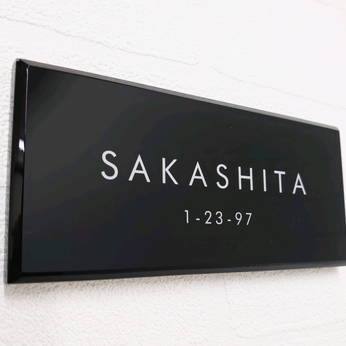 屋外対応】シックでスタイリッシュな黒単色ベースアクリル表札＊透明4