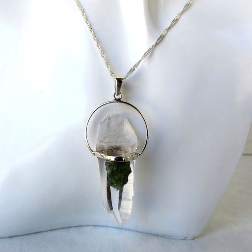 モルダバイト 水晶 ペンダント ｜ 天然石ジュエリー 4月誕生石 クリア