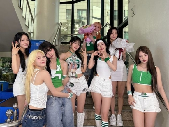 fromis_9「ミュージックバンク」で1位を獲得…「Supersonic」で3冠を