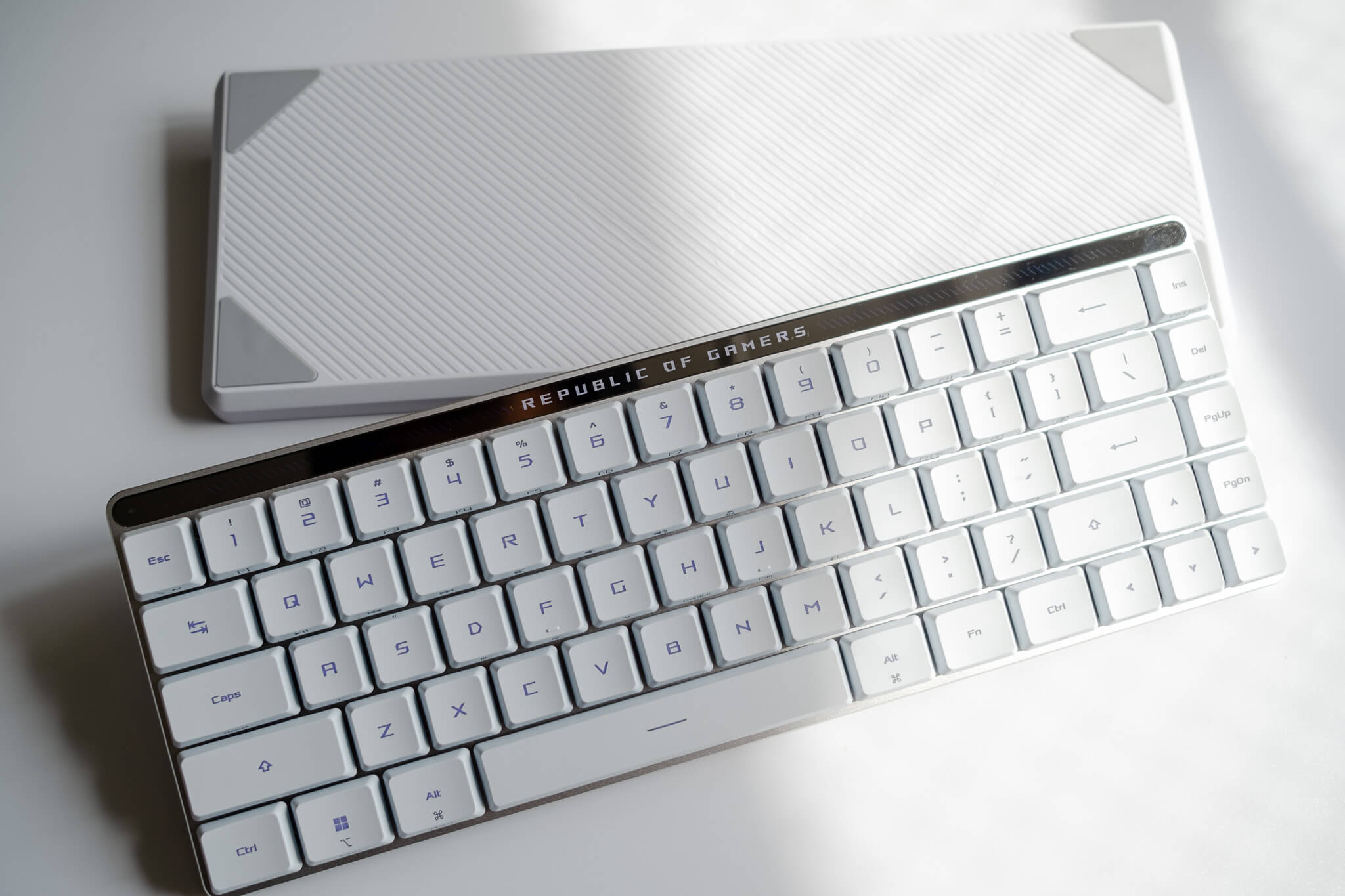 ROG Falchion RX Low Profileをレビュー！白くてコンパクトな薄型