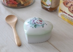 イマン プリンセスローズ － フレンチカントリーのバラ柄、レース雑貨