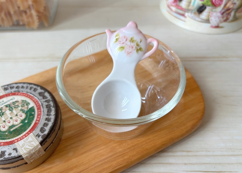 イマン ダイアナローズ 陶器 ティーポット型茶さじ － フレンチ