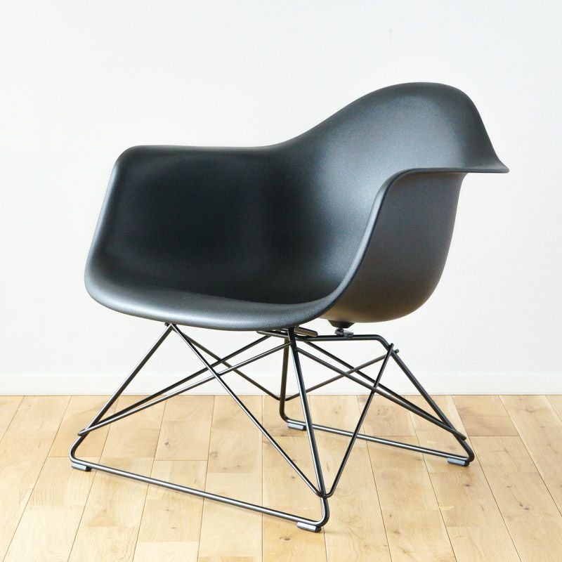 イームズ アームシェルチェア LAR ブラック ブラックベース［LARP. N