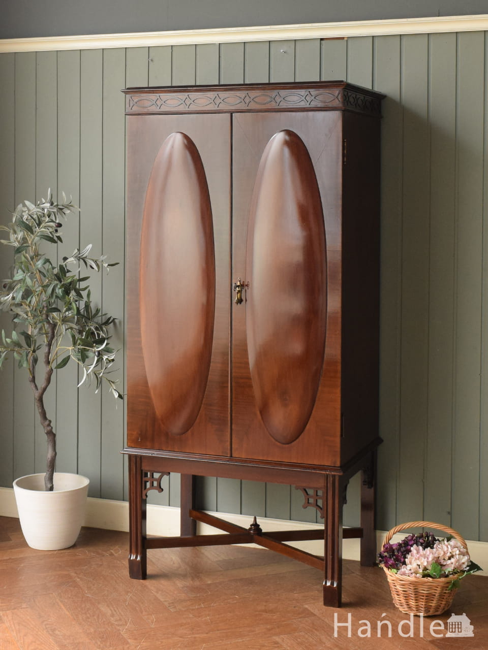 英国アンティークのおしゃれな家具、扉と引き出しが付いたキャビネット