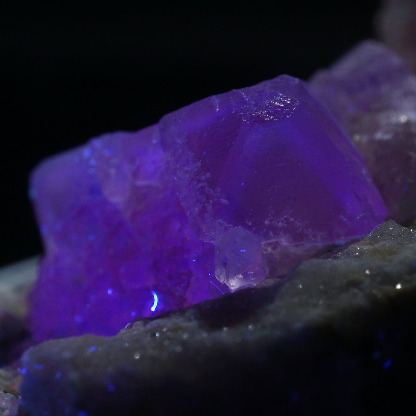 スイス産 ピンクフローライト – 天然石ハッピーギフト