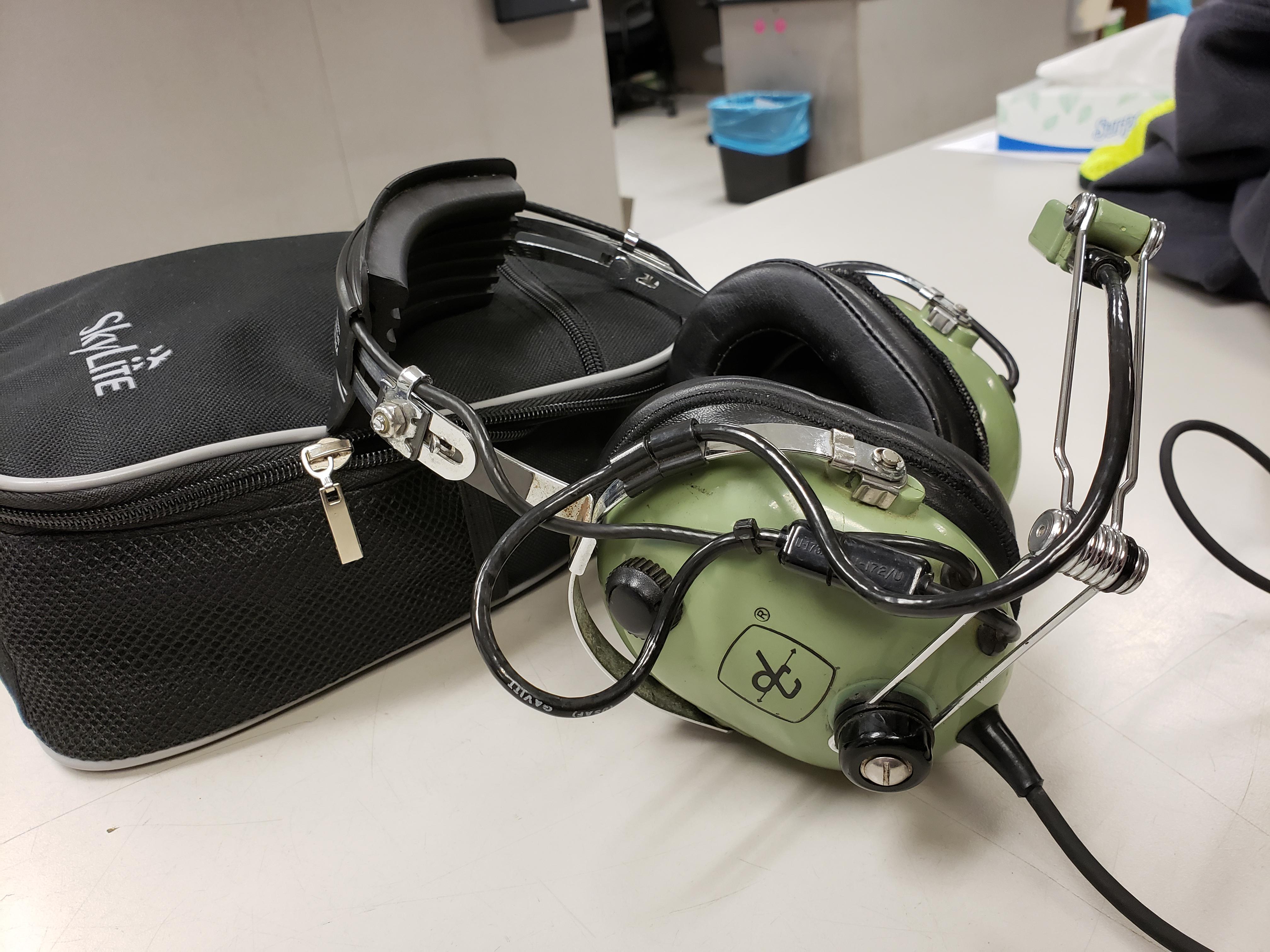 David Clark のヘッドセット。お父さんが陸軍と州兵でヘリコプターを