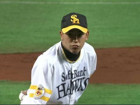 先発の福岡ソフトバンク・大隣憲司、ピンチを凌ぐ - YouTube