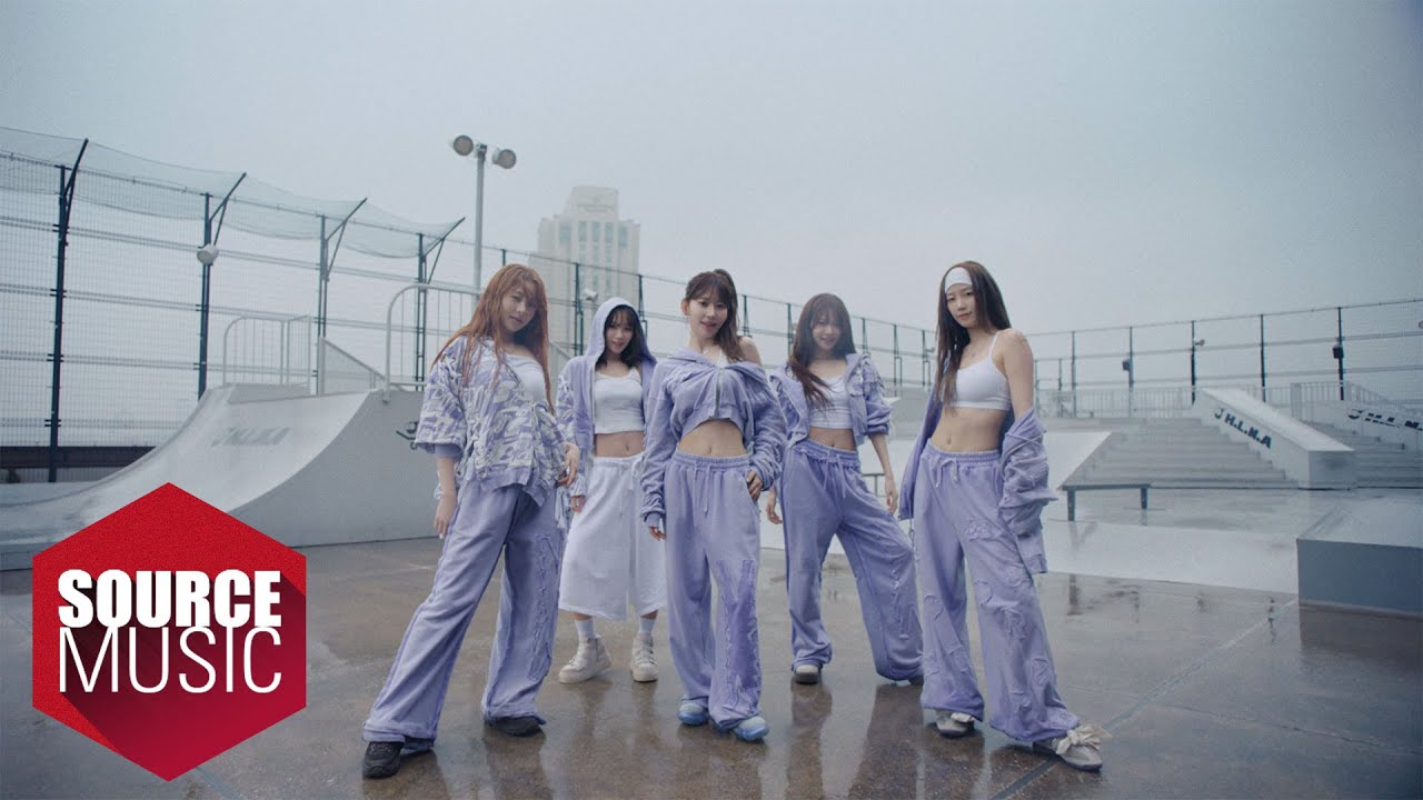 LE SSERAFIM (르세라핌) 'DIFFERENT' OFFICIAL PERFORMANCE FILM - YouTube