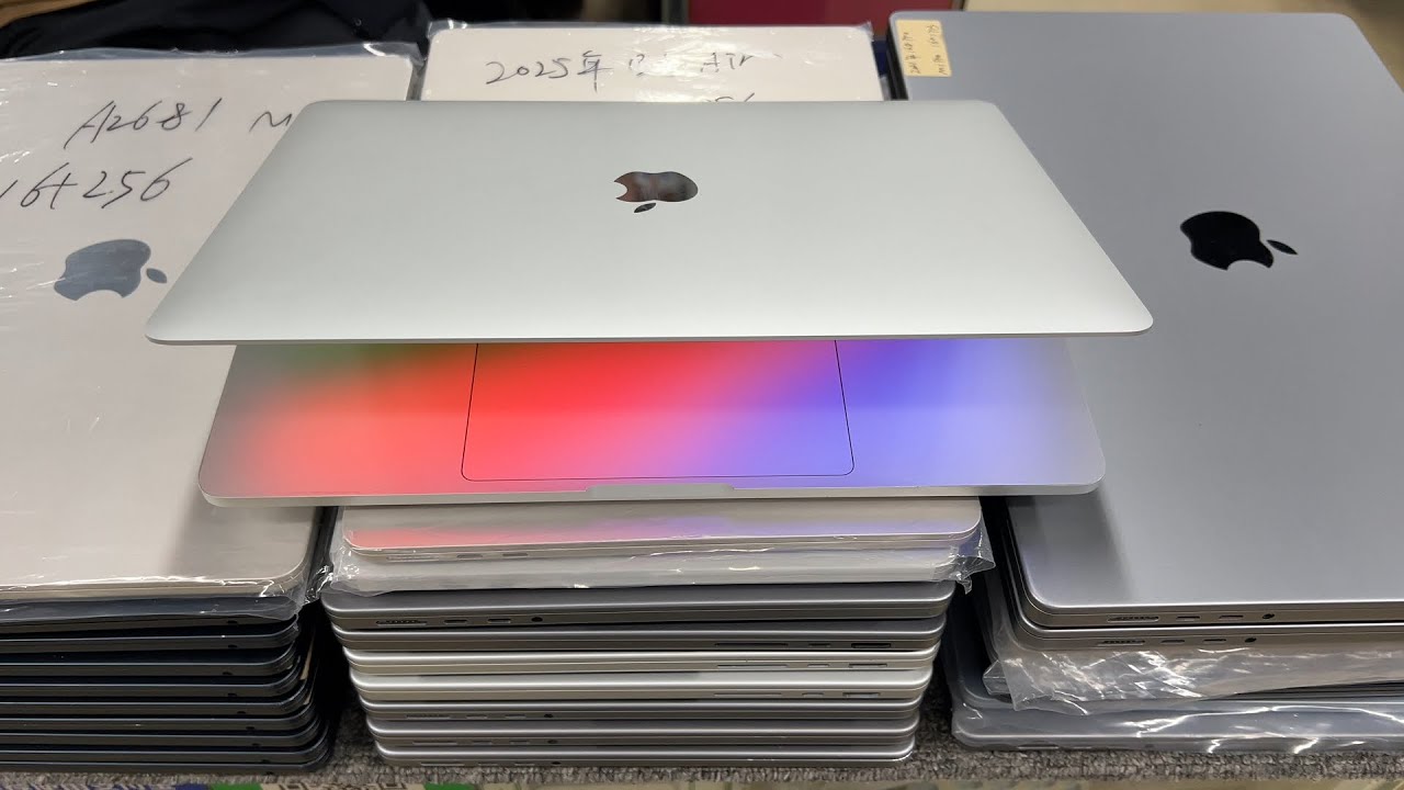2020 MacBook Pro 13 inch i7, 32GB RAM, 1TB Storage, with some
