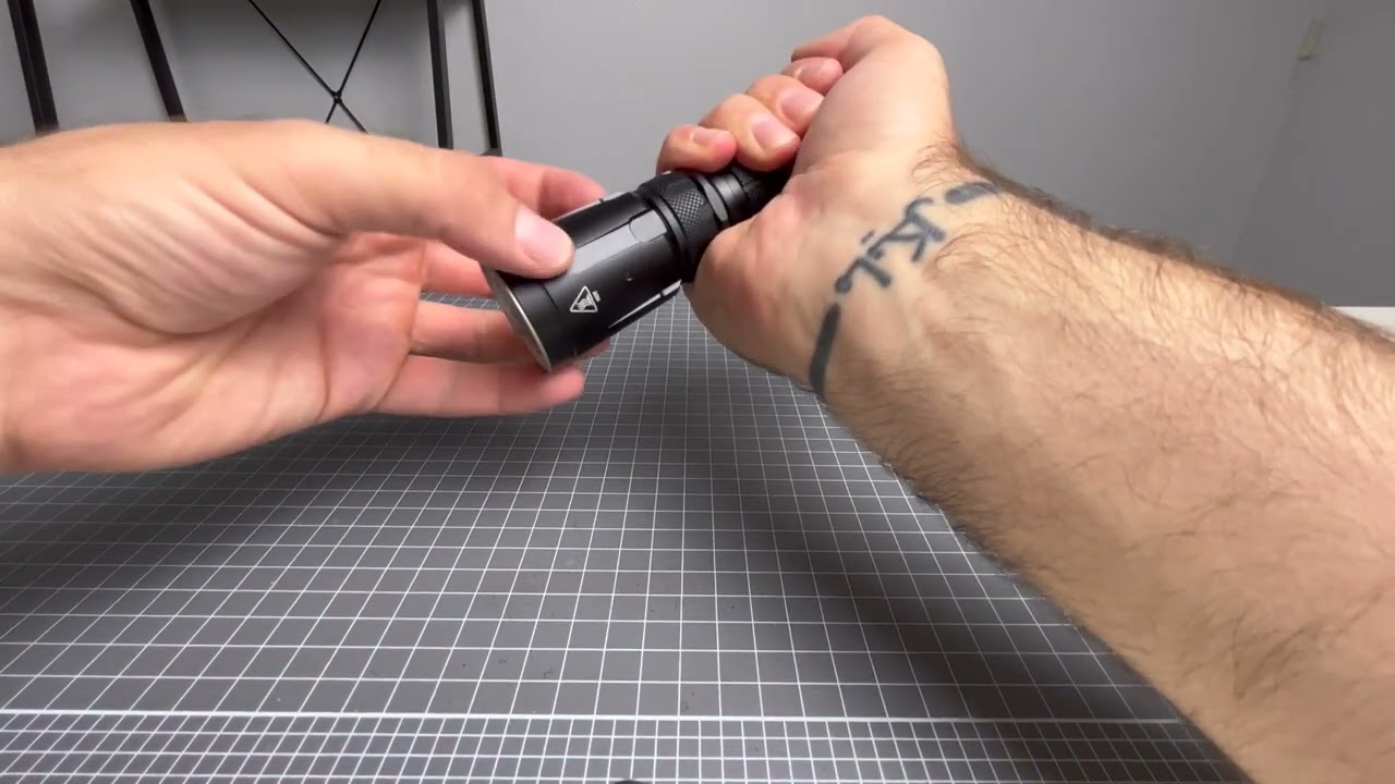 Nitecore SRT7GT - Multi-use flashlight - YouTube