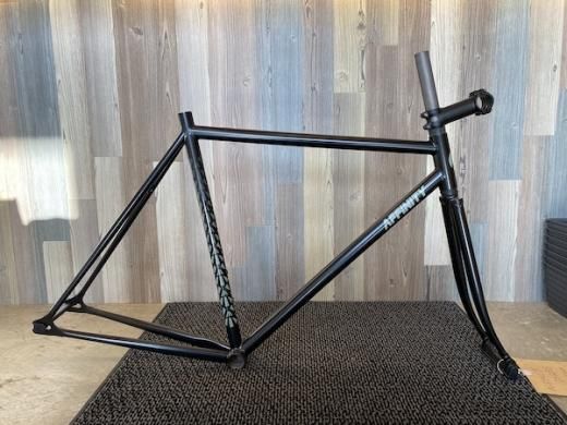 AFFINITY CYCLES * metropolitan track frame * film grain