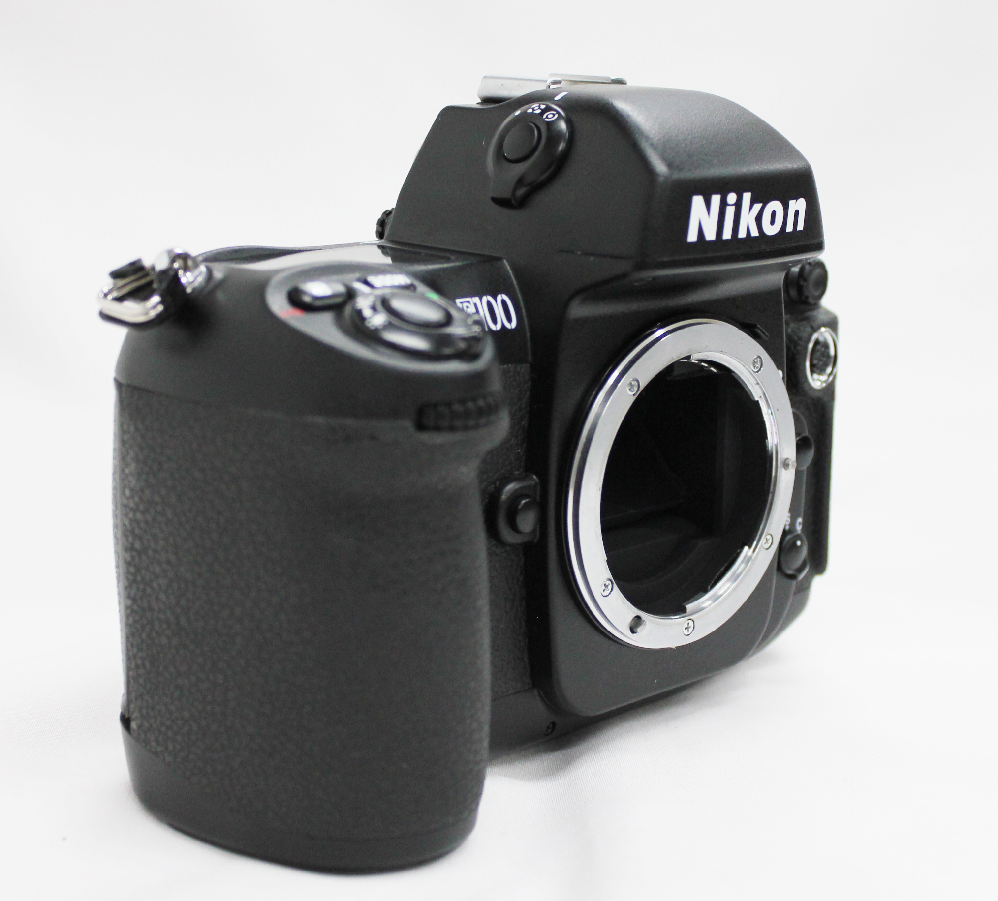 Nikon F100 35mm SLR w/ AF Nikkor 35-105 F/3.5-4.5 D & MC-30 from