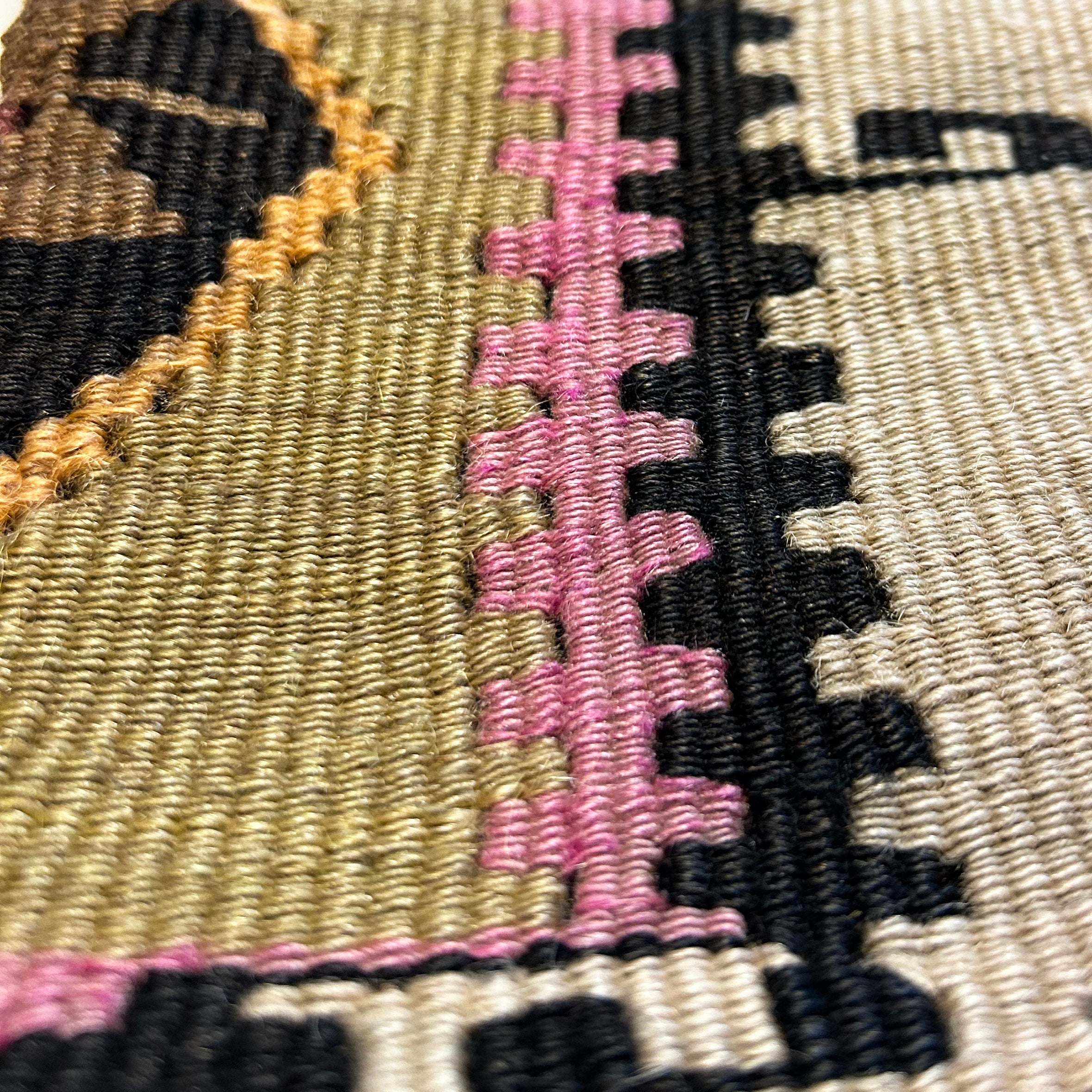 オールドキリム キリムクッションカバー 35×35㎝ (C-14418) – キリム屋